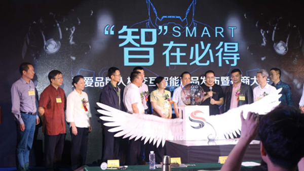 與百度語音聯(lián)合開發(fā)的至愛小播機器人盛大發(fā)布